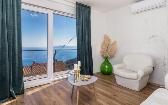 Awesome Home in Bregi With Jacuzzi, Wifi and 4 Bedrooms