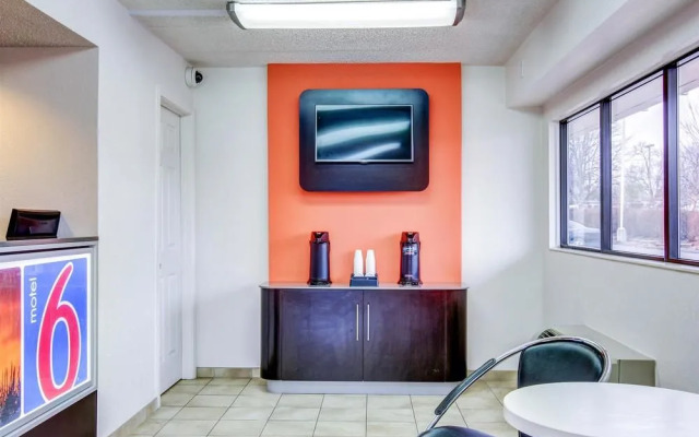 Motel 6 Florissant, MO