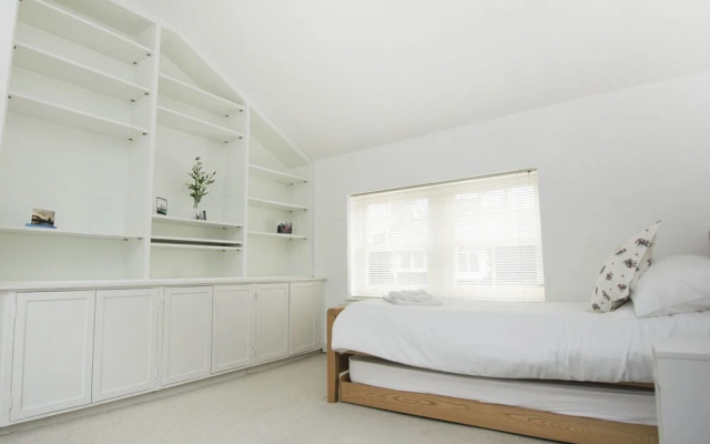 Kemp Town Mews Parking by Brighton Holiday Lets