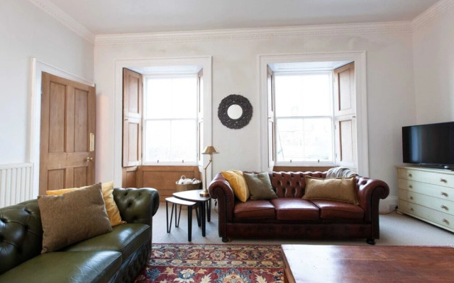 Traditional Luxury Apartment Sleeps 10 Guests