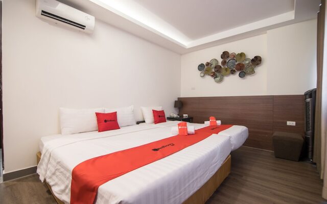 RedDoorz near Giap Bat