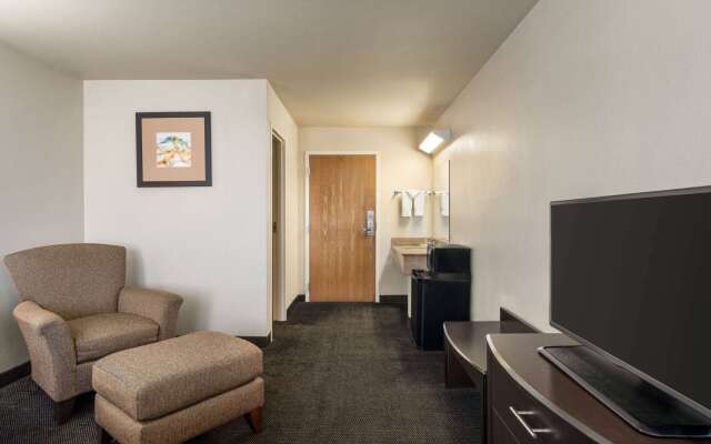 Travelodge by Wyndham Dexter