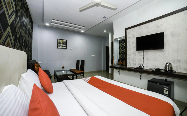 Hotel C P Palace by OYO Rooms