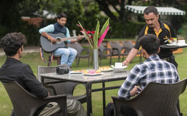 Manu Maharani Resort Corbett