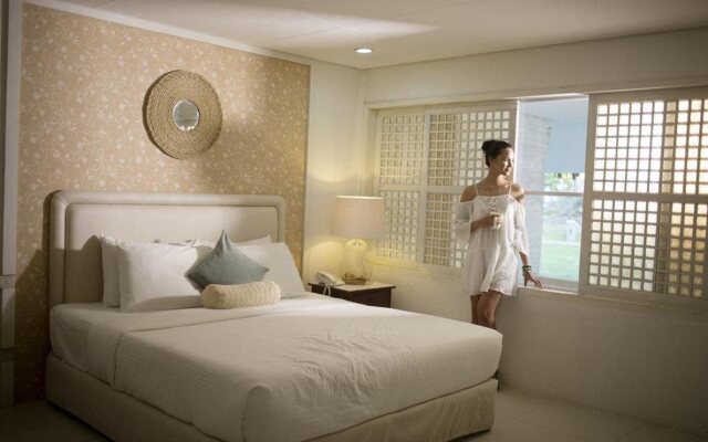 Sta. Monica Beach Club