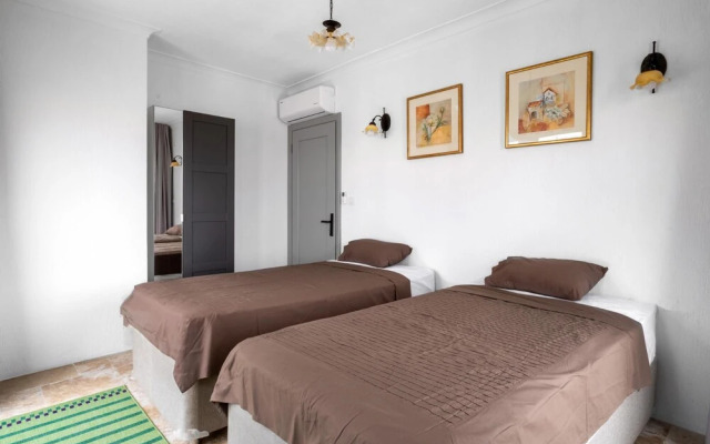 Rustic House With View Balcony in Ayvalik