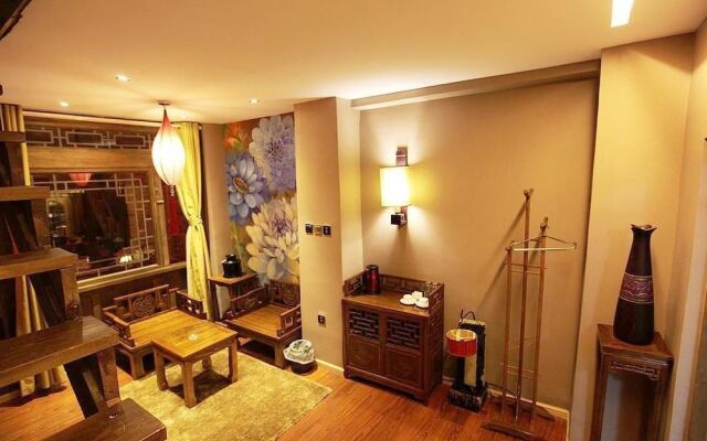 Lijiang Nobles Living Castle Hotel