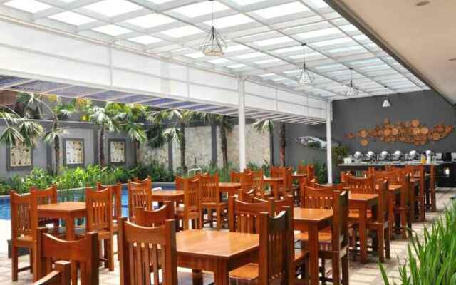 Emerald Hotel