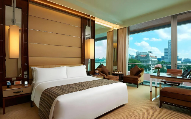 The Fullerton Bay