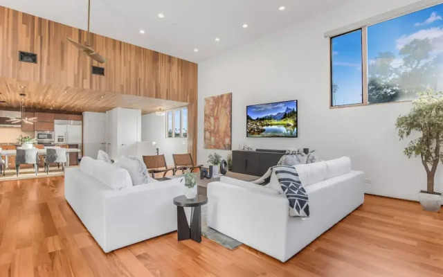 Cedar Loft Villa