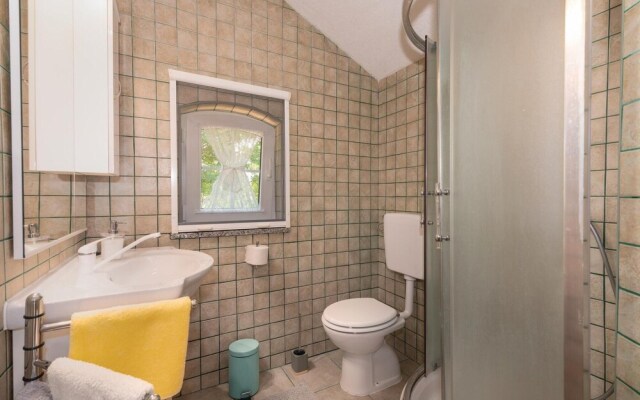Stunning Home in Ostrobradic With Wifi and 2 Bedrooms