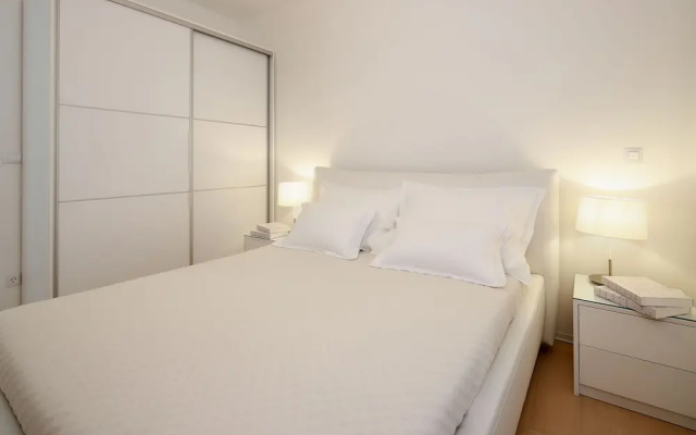 Modern apartment near the sea