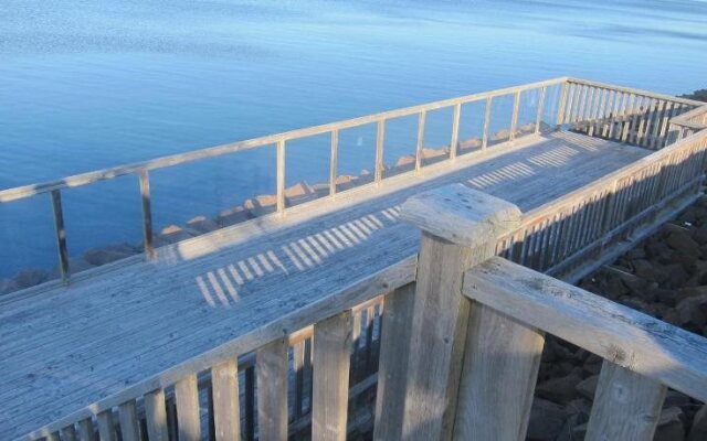 Seawinds Motel & Cottages