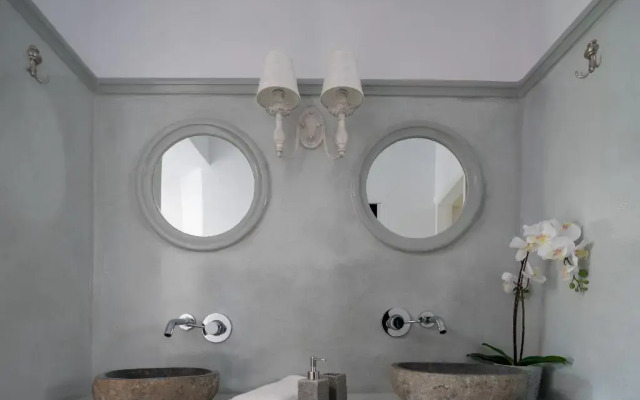 For All Seasons Mansion