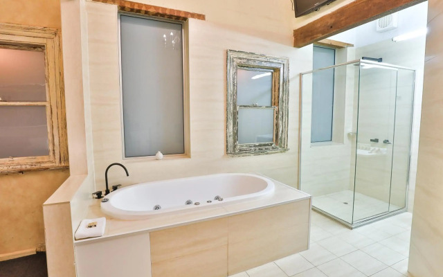 Indulge Apartments - Eighth Street