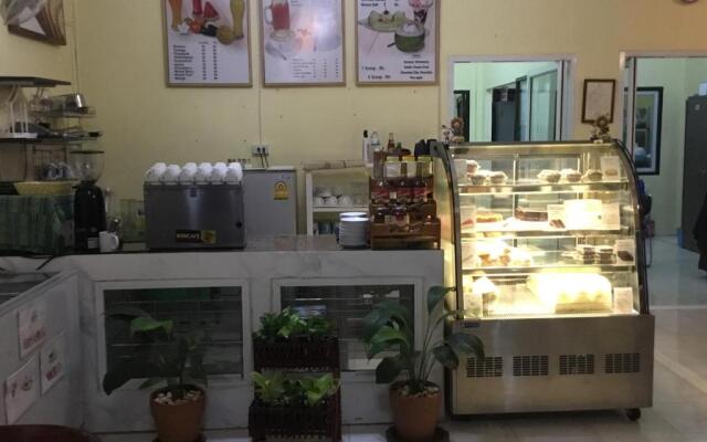 Coco Khao Sok Hostel