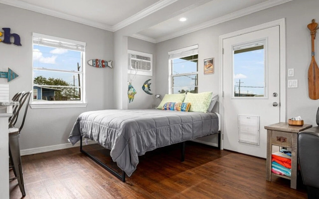 Amberjack 2 Bedroom Home by RedAwning