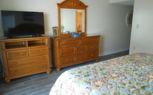 0104 Waters Edge Resort 1 Bedroom Condo by RedAwning