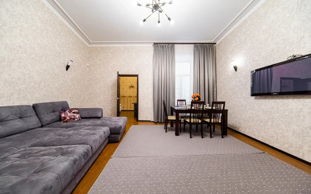 Апартаменты на Невском проспекте 105