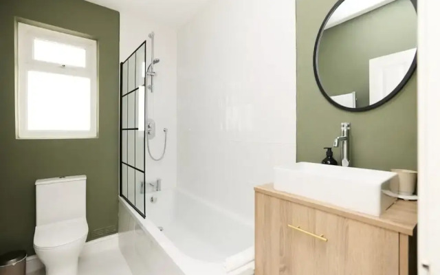 The Fulham Arms - Elegant 3bdr Flat With Terrace
