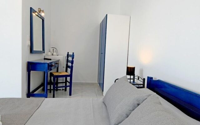 Lunar Santorini Hotel