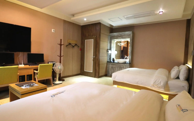 Airport Hotel