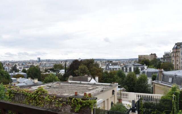 Studio In Paris 16th With Balcony