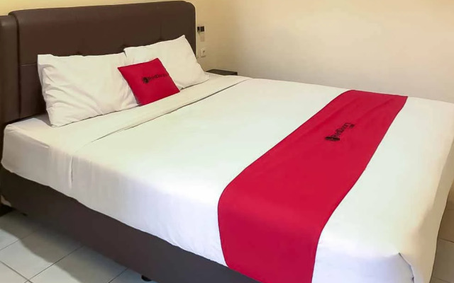 RedDoorz @ Pavilion Residence Cikarang