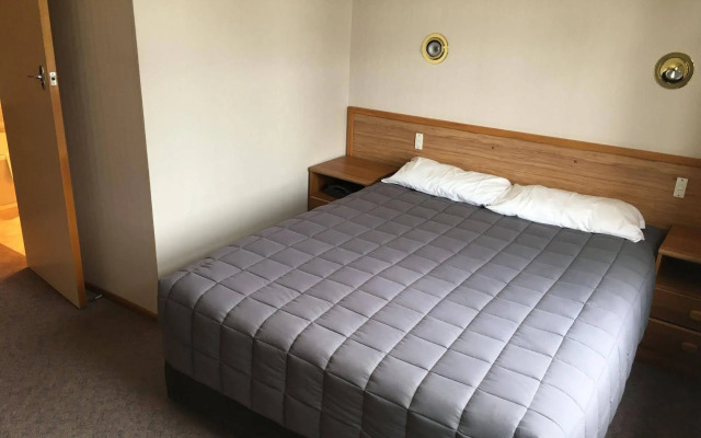 Fiordland National Park Lodge