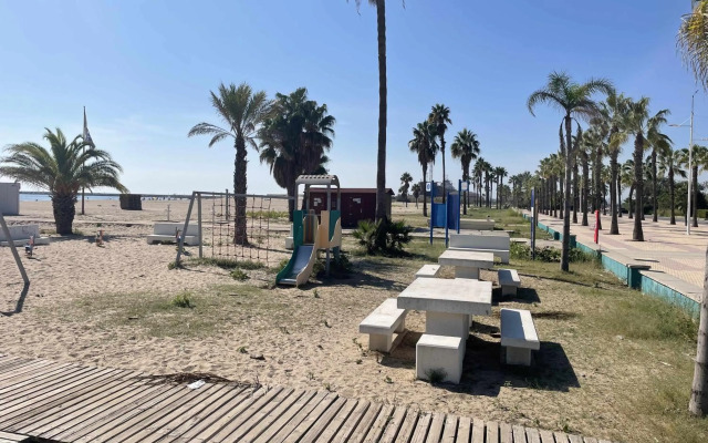 Apart Port Arenal con terraza y piscina