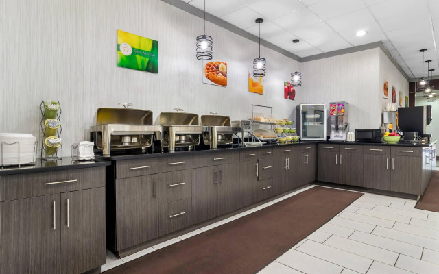Quality Inn & Suites Greenville - Haywood Mall