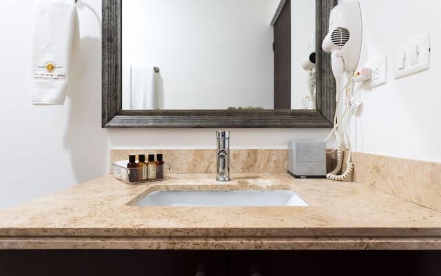 Sabbia 4201-3 Bedrooms ALL IN Suite Condo