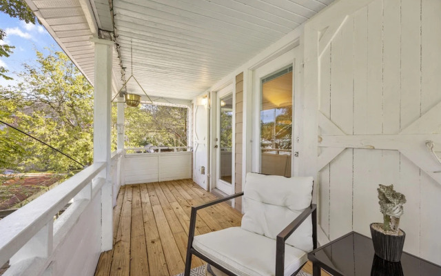Charming Home in Heart of Downtown Pet Friendly!