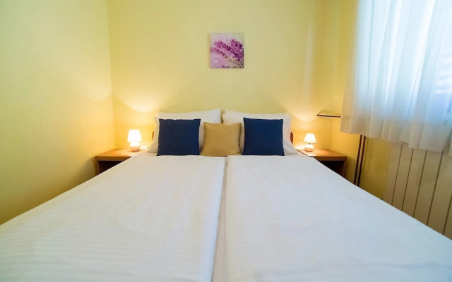 2 Bedroom Apartment With Balconie in Porec Croatia 900 m From the Beach - Apartment in Porec - Photo 2