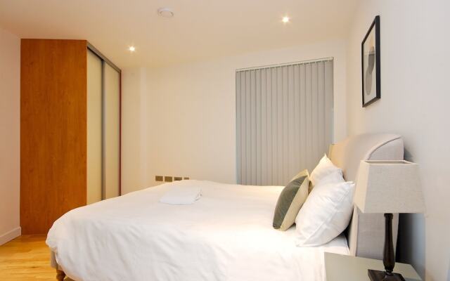 Bright Godfrey Place Nest - HEN21