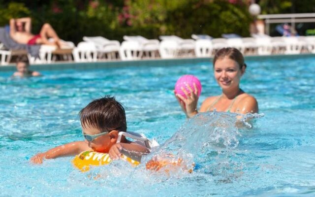 Marina Hotel Club