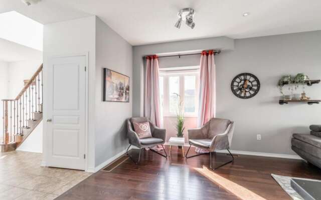 Unique Townhome Private HOT TUB Gym Sauna BBQ Playground Garage