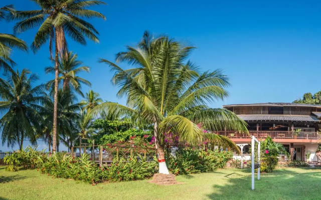 Playa de Oro Lodge