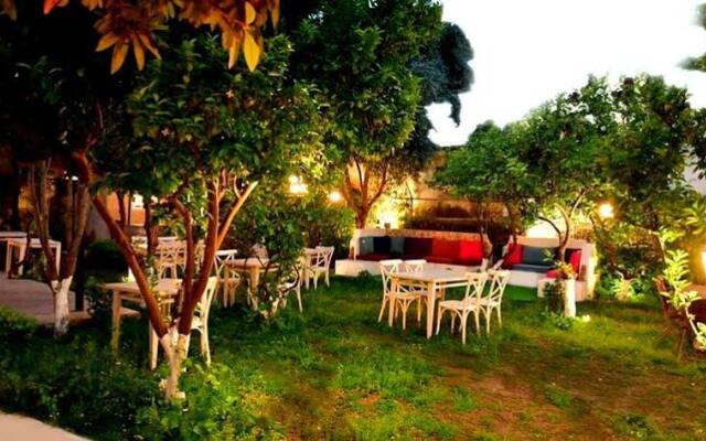 Double Inn Marina Hotel