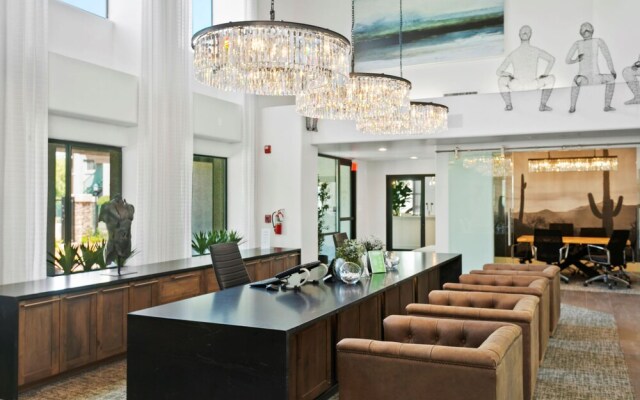 CozySuites at Kierland Commons