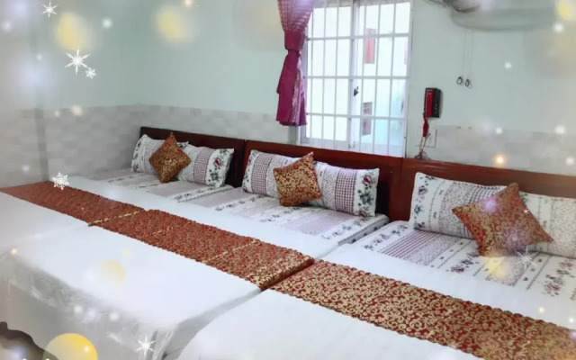 Gold Hotel