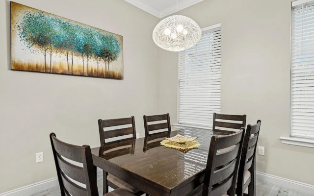 Spacious 4-bed, 3-bath Beach House Sleeps 12 for the Perfect Getaway