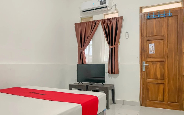 RedDoorz @ Pantai Sayangheulang Garut 2 – Guest Rooms – Mancagahar