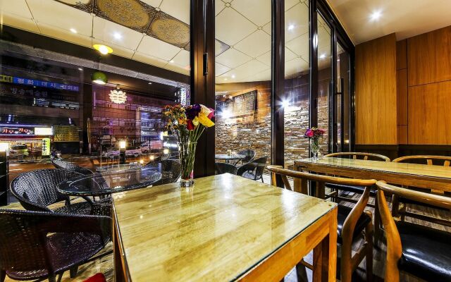 Pavia Tourist Hotel