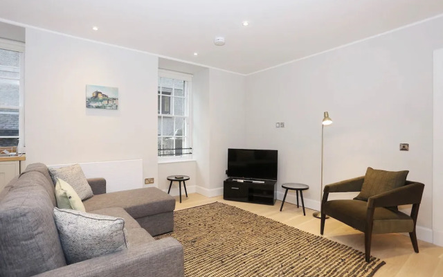 JOIVY Newly Refurbished Apartment on the Historic Royal Mile