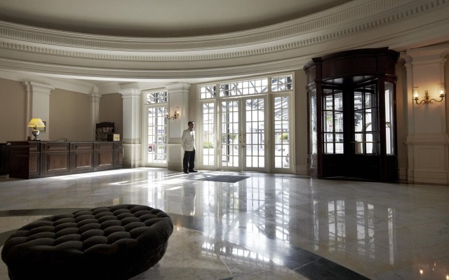 Eastern And Oriental Hotel - photo 2