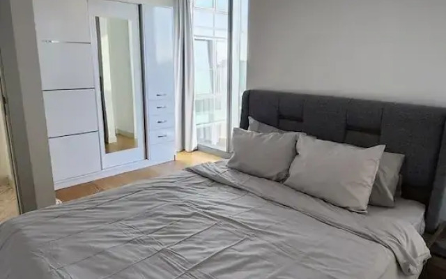 Modern 2Bed Condo in Luxurious Building