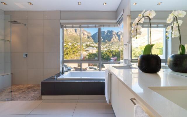 Amara Lincoln - 100m From Camps Bay Beach