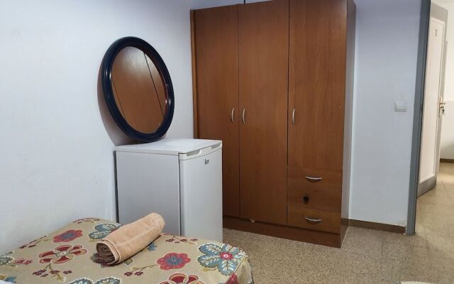 Low Cost Room Las Llaves 5