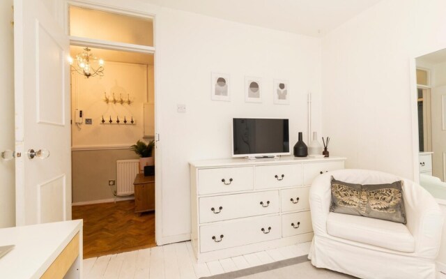 Contemporary 2BD Garden Maisonette Near Angel